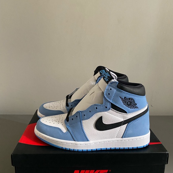 Brand new Jordan 1 University Blue Size 9.5 - Picture 3 of 6